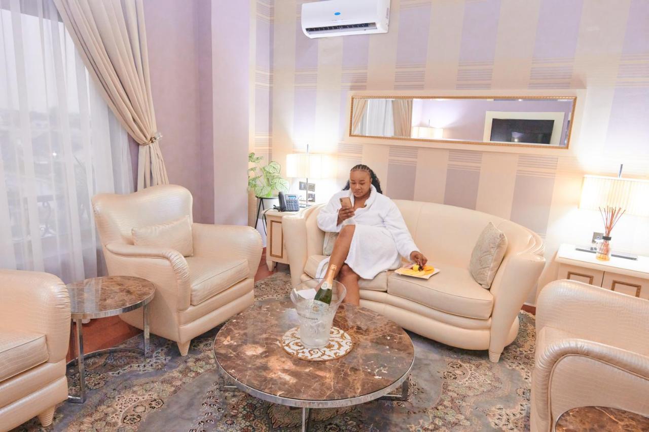 Oak Haven Hotel & Suites Port Harcourt Esterno foto