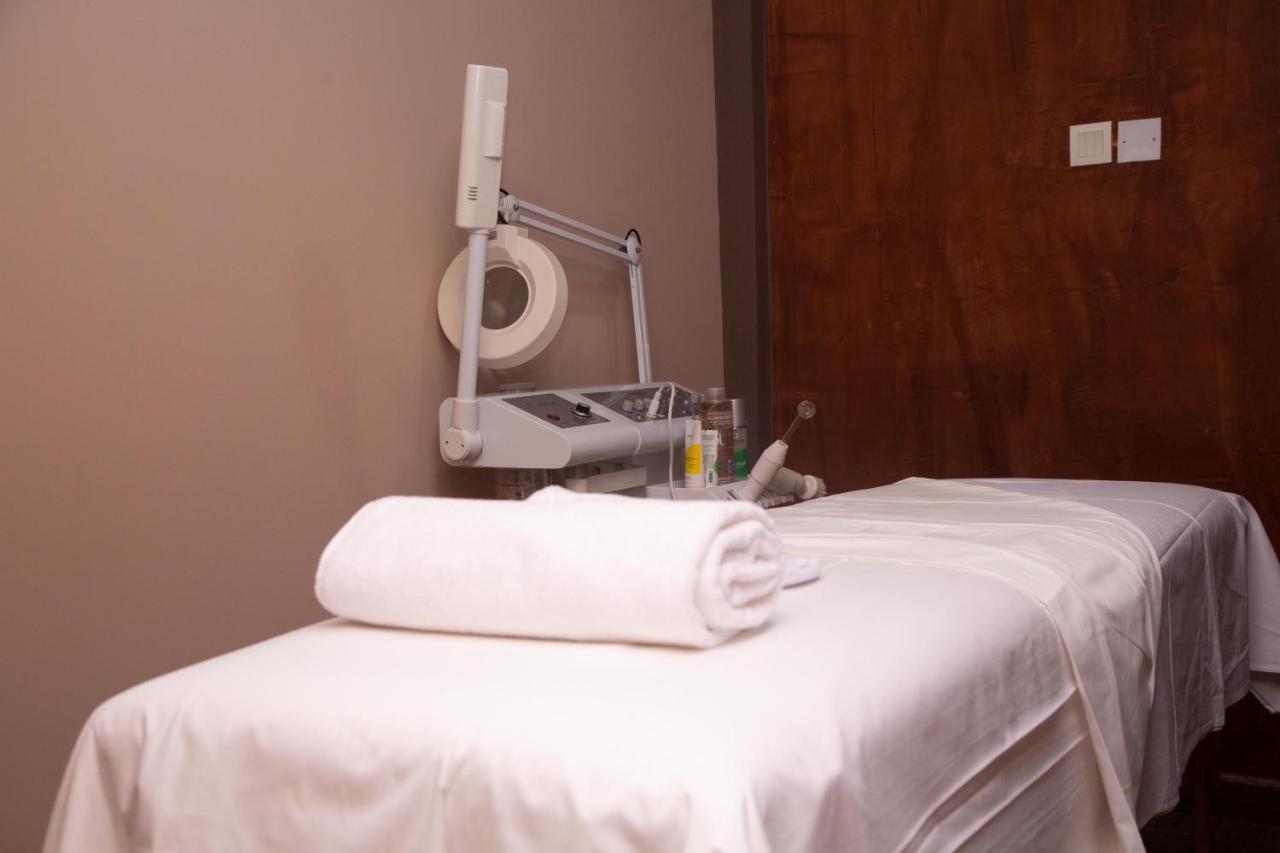 Oak Haven Hotel & Suites Port Harcourt Esterno foto