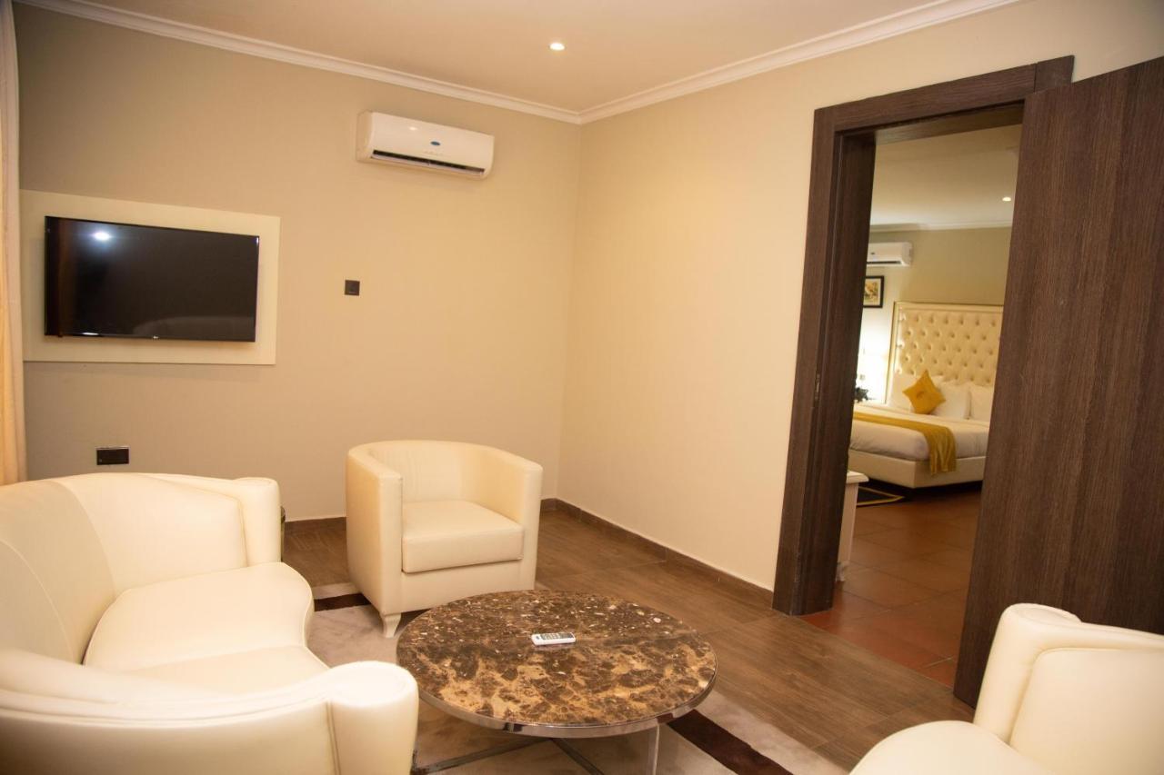 Oak Haven Hotel & Suites Port Harcourt Esterno foto